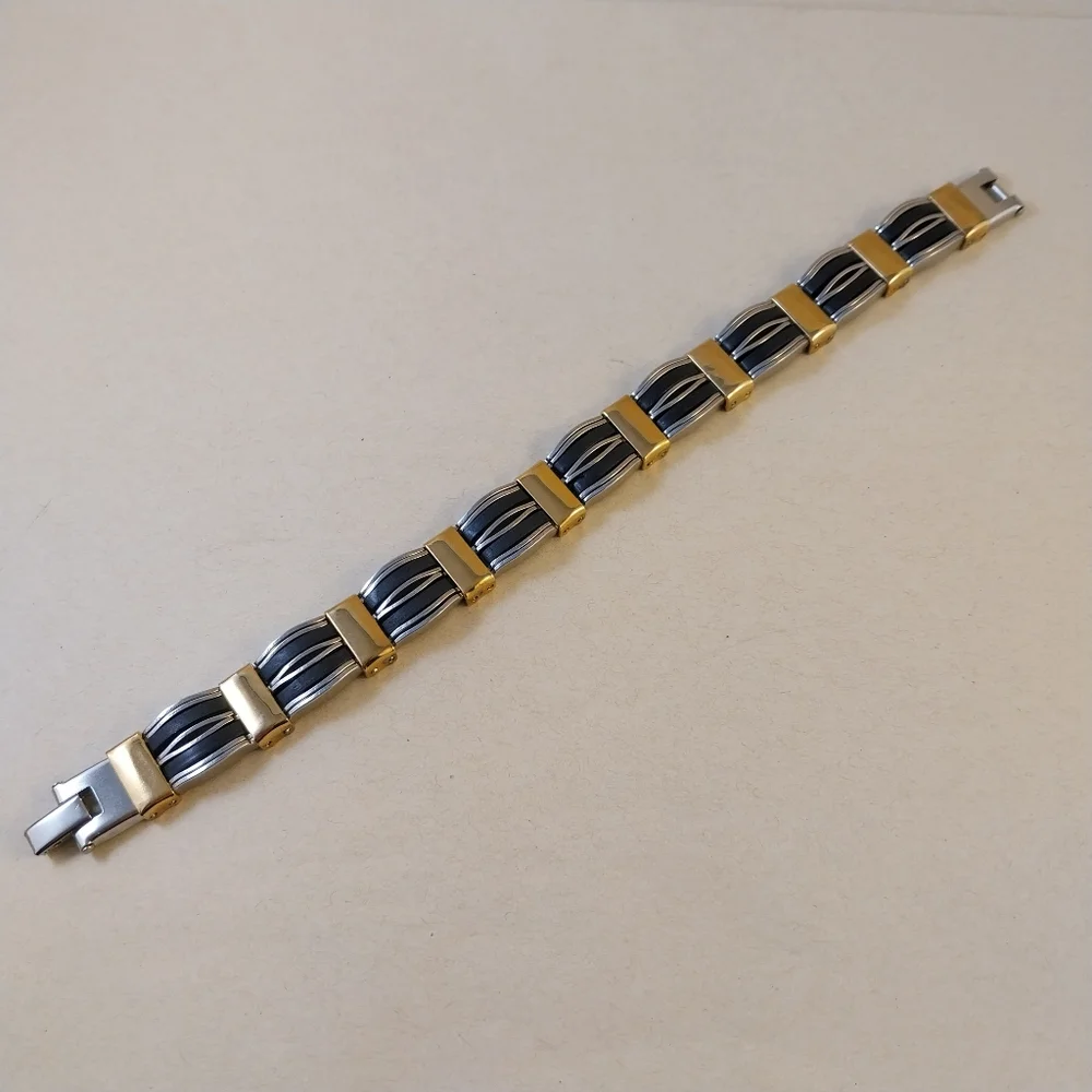 Elegant Two-Tone Men's Bracelet - Picture 5 of 10